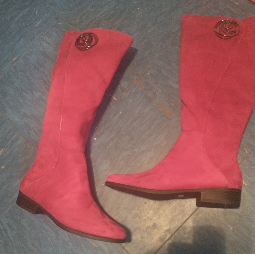 RED VIBRANT "ALEXIA" KNEE HIGH BOOTS SIZE M